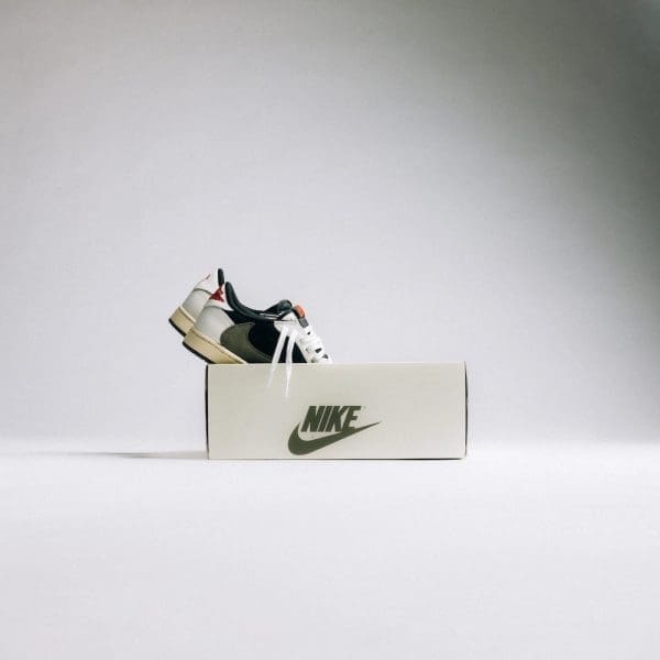 Air Jordan 1 Retro Low OG SP Travis Scott Olive - immagine 6