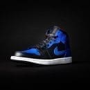 Air Jordan 1 Mid Hyper Royal in pelle bottalata