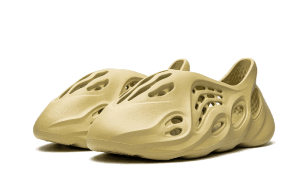 Yeezy Foam RNNR Sulfur - Imagen 2