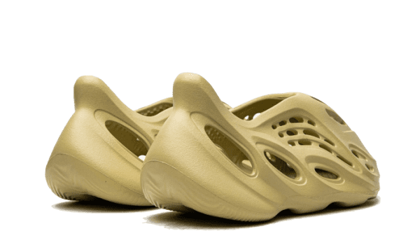 Yeezy Foam RNNR Sulfur - Imagen 3