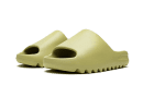 Yeezy Slide in resina (primo rilascio)