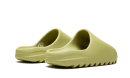 Yeezy Slide in resina (primo rilascio)