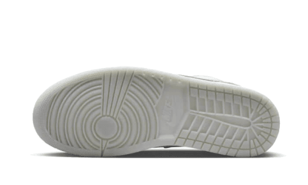 Air Jordan 1 Low SE New Emerald Grey - Image 3