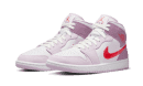 Air Jordan 1 Mediados de San Valentín (2022)