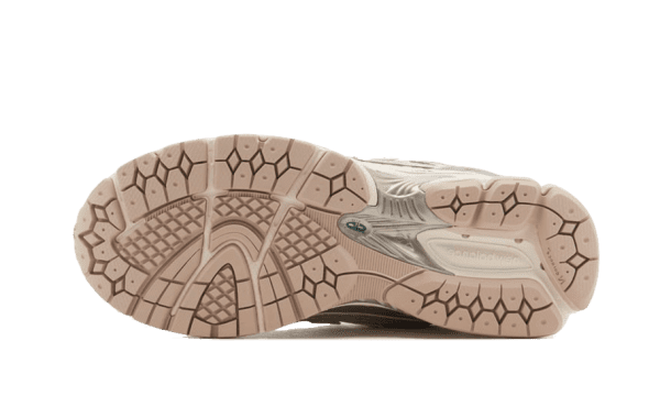 1906R Silver Metallic Cream - Image 4