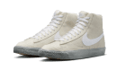 Blazer Mid '77 EMB Summit White