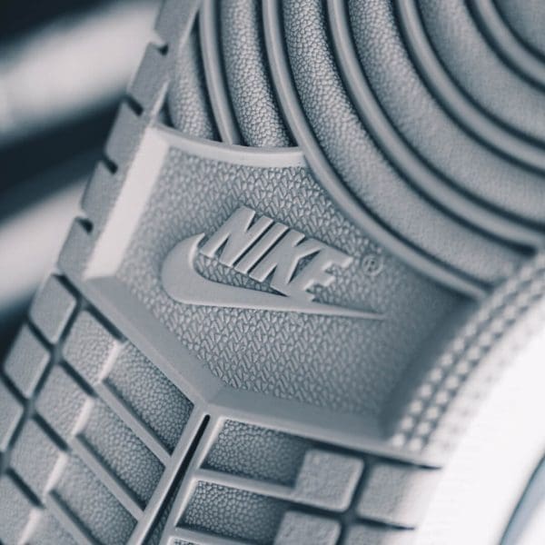 Air Jordan 1 Mid Light Smoke Grey - immagine 6
