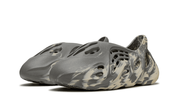 Yeezy Foam RNNR MXT Moon Gray - Image 2