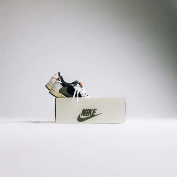 Air Jordan 1 Retro Low OG SP Travis Scott Olive – Image 6