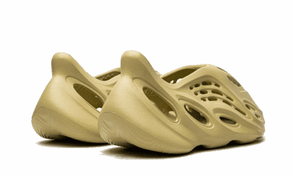 Yeezy Foam RNNR Sulfur - Imagen 3