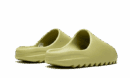 Yeezy Slide Resin (Erste Veröffentlichung)