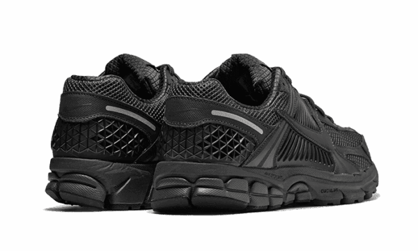 Vomero 5 Triple Black - Imagen 3
