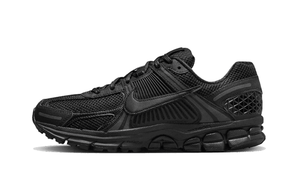 Vomero 5 Triple Negro