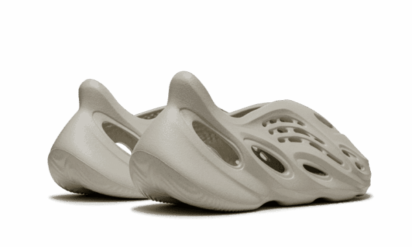 Yeezy Foam RNNR Sand – Image 3