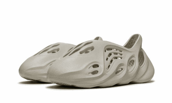 Yeezy Foam RNNR Sand – Image 2