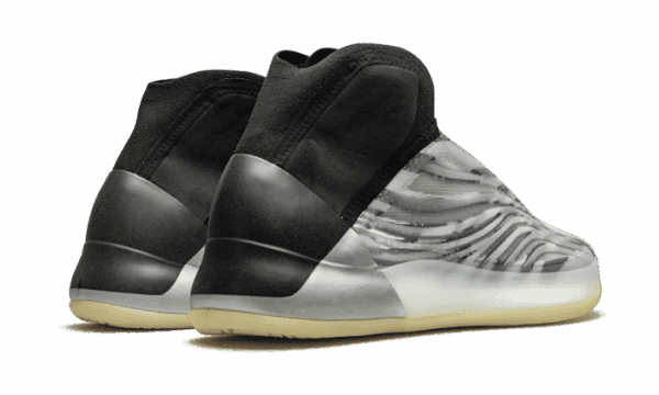 Yeezy QNTM BSKTBL – Bild 3